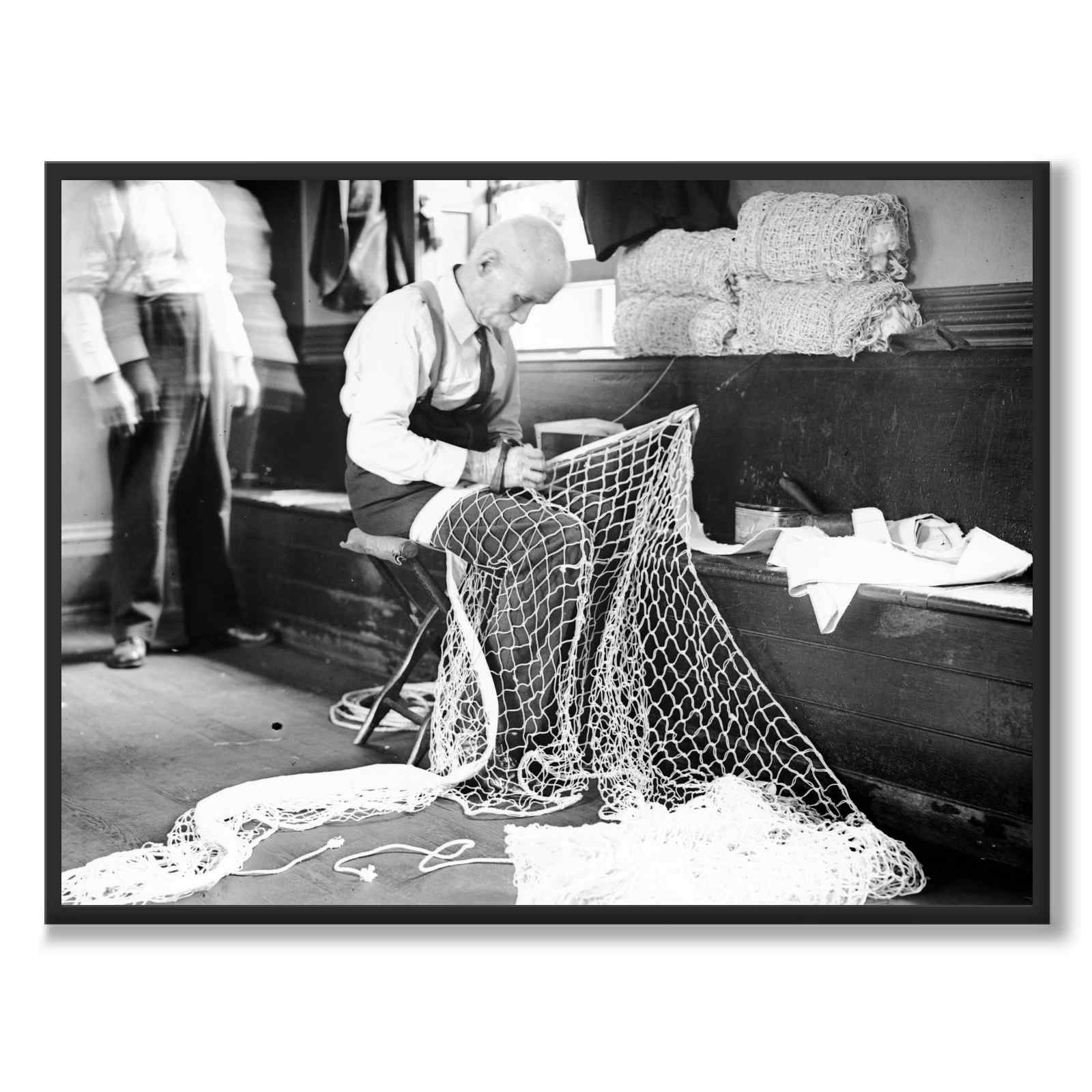 Mending Tennis Net -- Sailor's Snug Harbor av Bain News Service som plakat – fullbilde