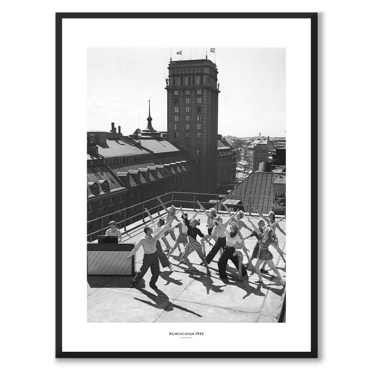 Kungsgatan 1945 som historisk Stockholmsposter från Historly – med vit kant och titel